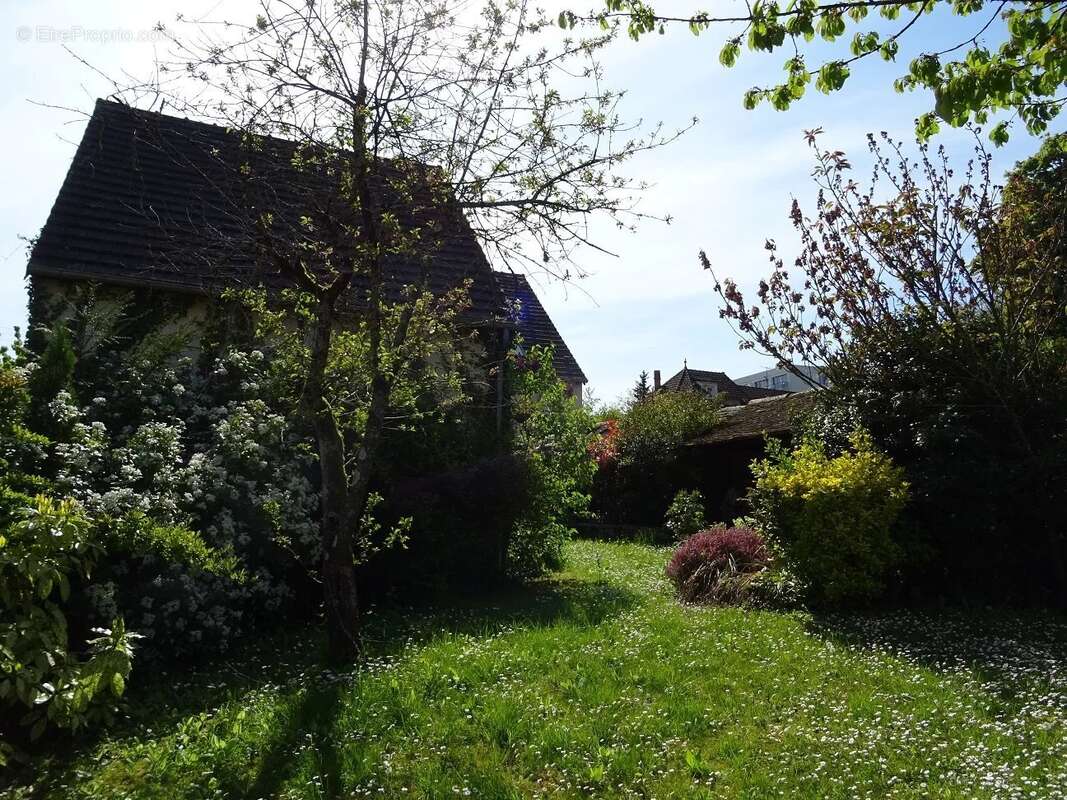 Maison à VENEUX-LES-SABLONS