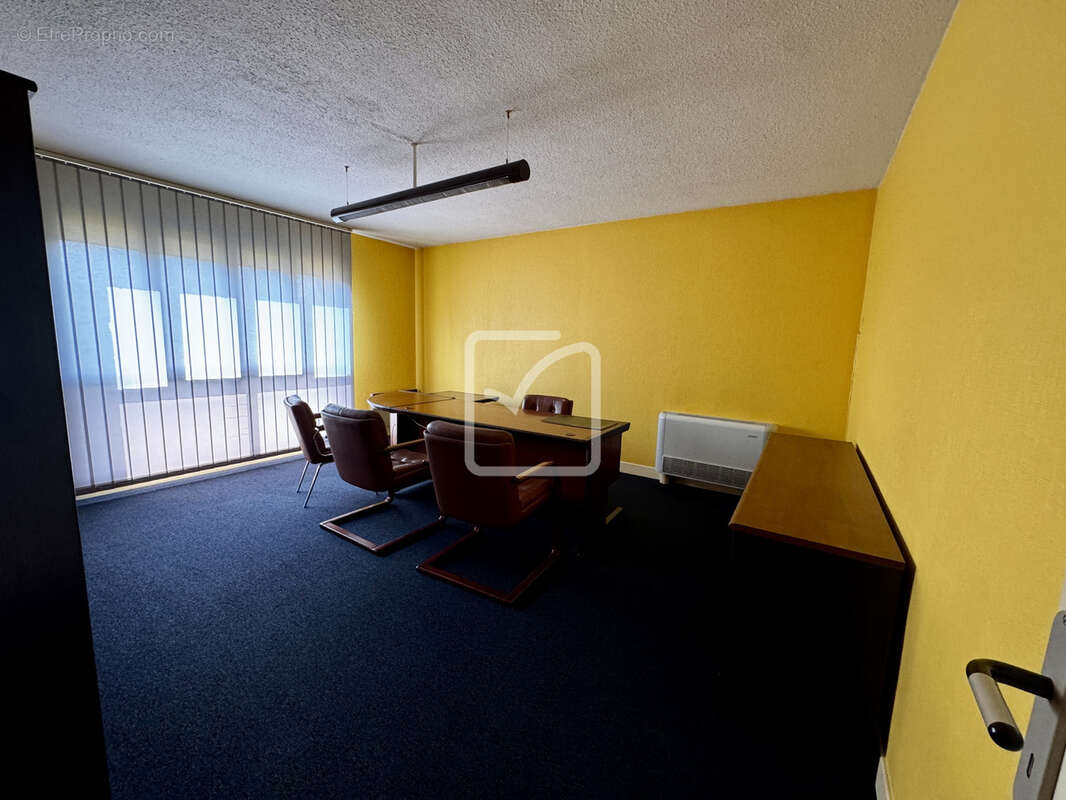 Commerce à SARLAT-LA-CANEDA