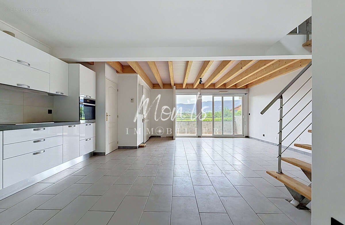 Appartement à VIRY