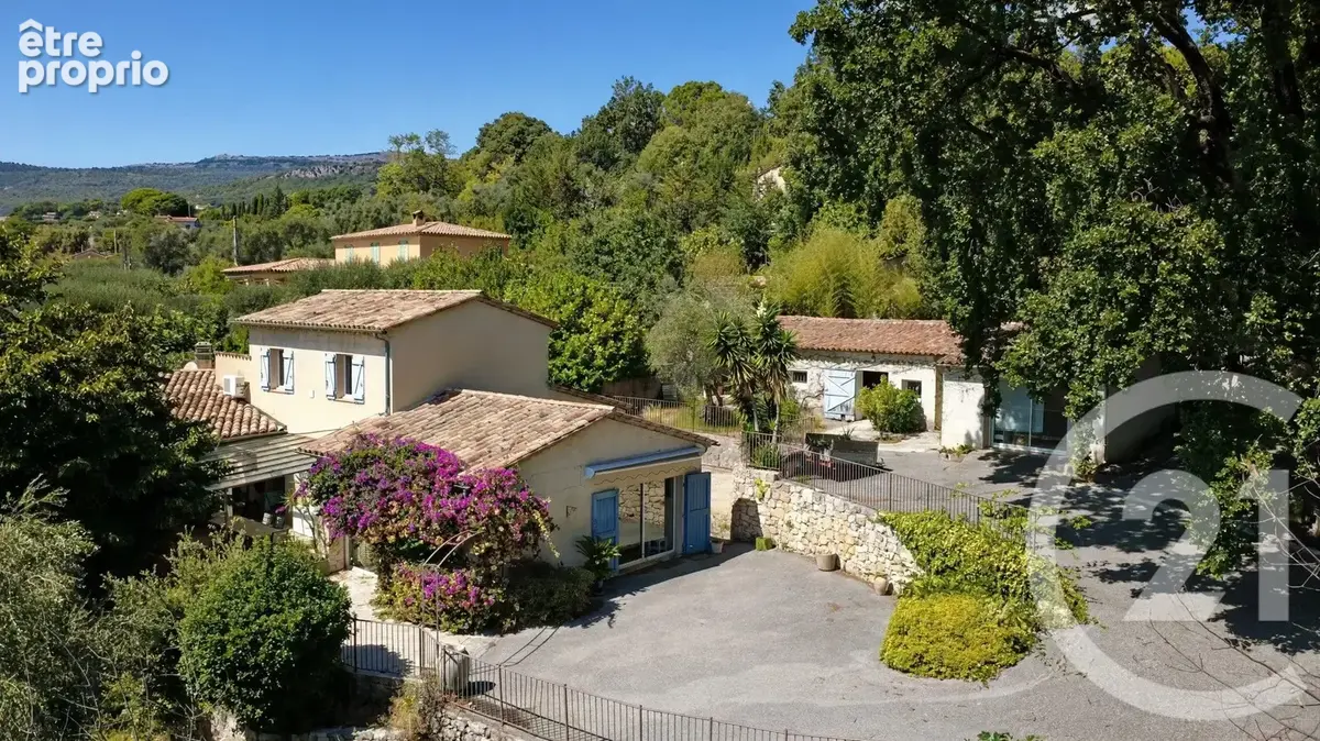 Maison à CHATEAUNEUF-GRASSE