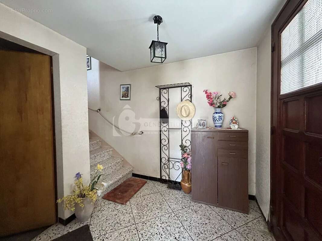 Maison à FONTVIEILLE