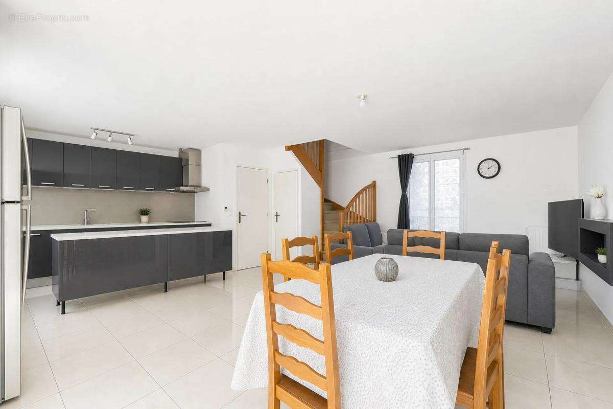 Maison de caractère 5 pièces à Rouvres - photo 4