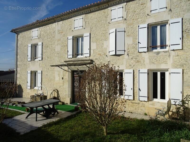 Maison à HIERSAC
