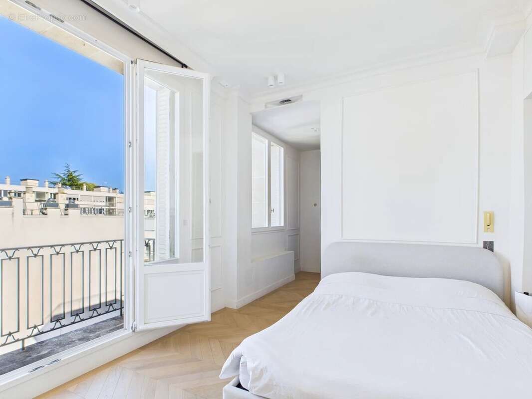 Appartement à NEUILLY-SUR-SEINE