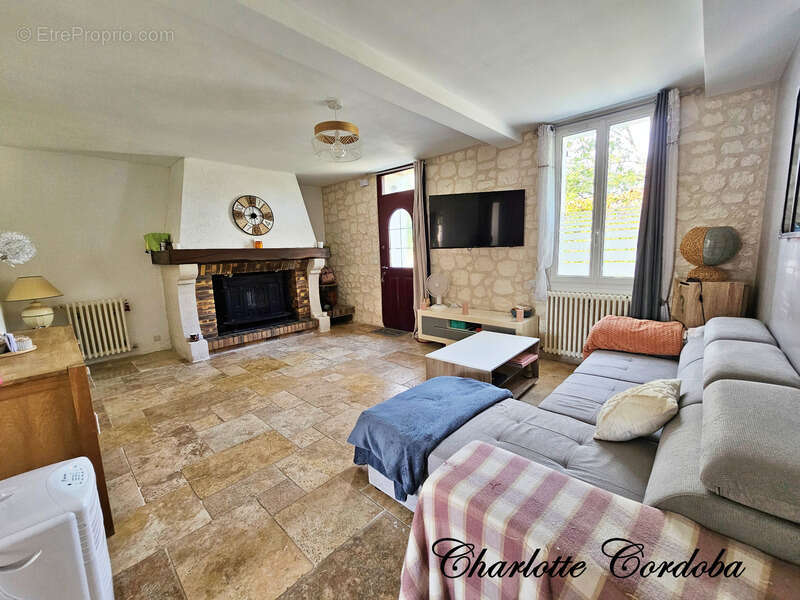  Maison de plain-pied 3 pièces rénovée avec jardin de 610 m² et double garage – Le calme à deux pas des commodités ! - photo 3