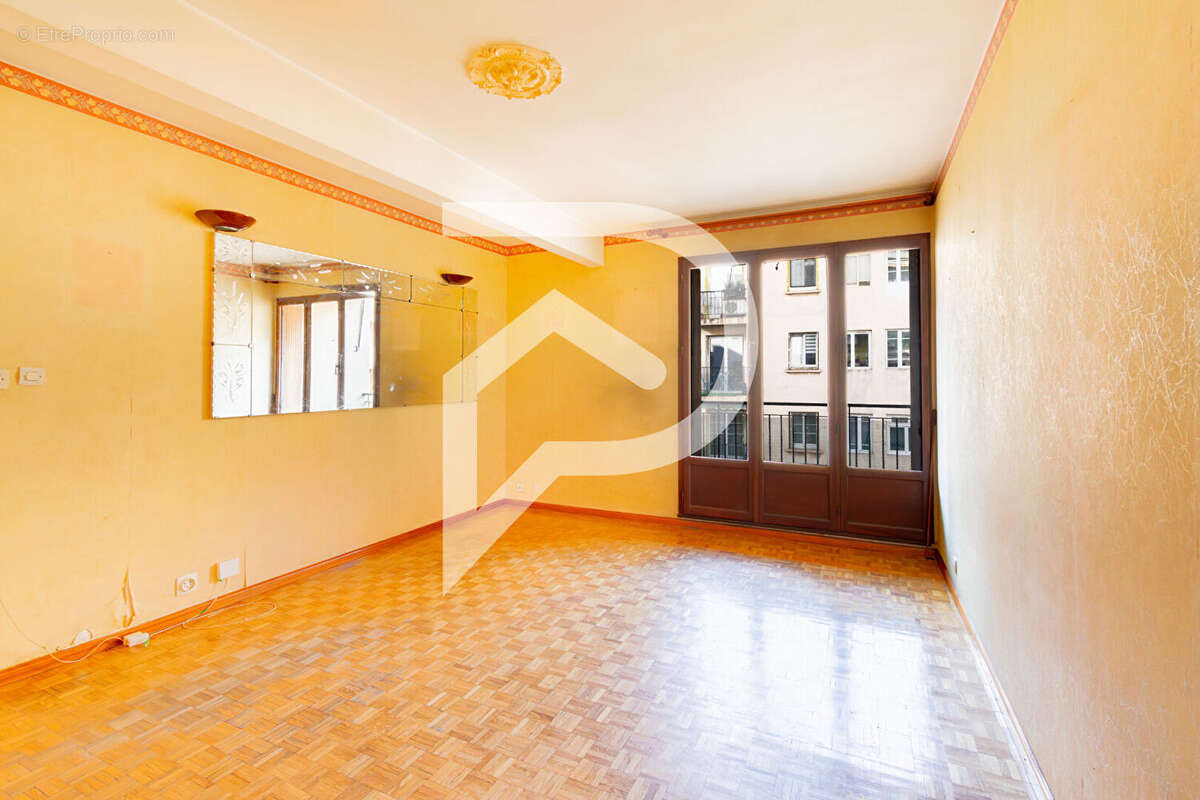 Appartement à MARSEILLE-4E