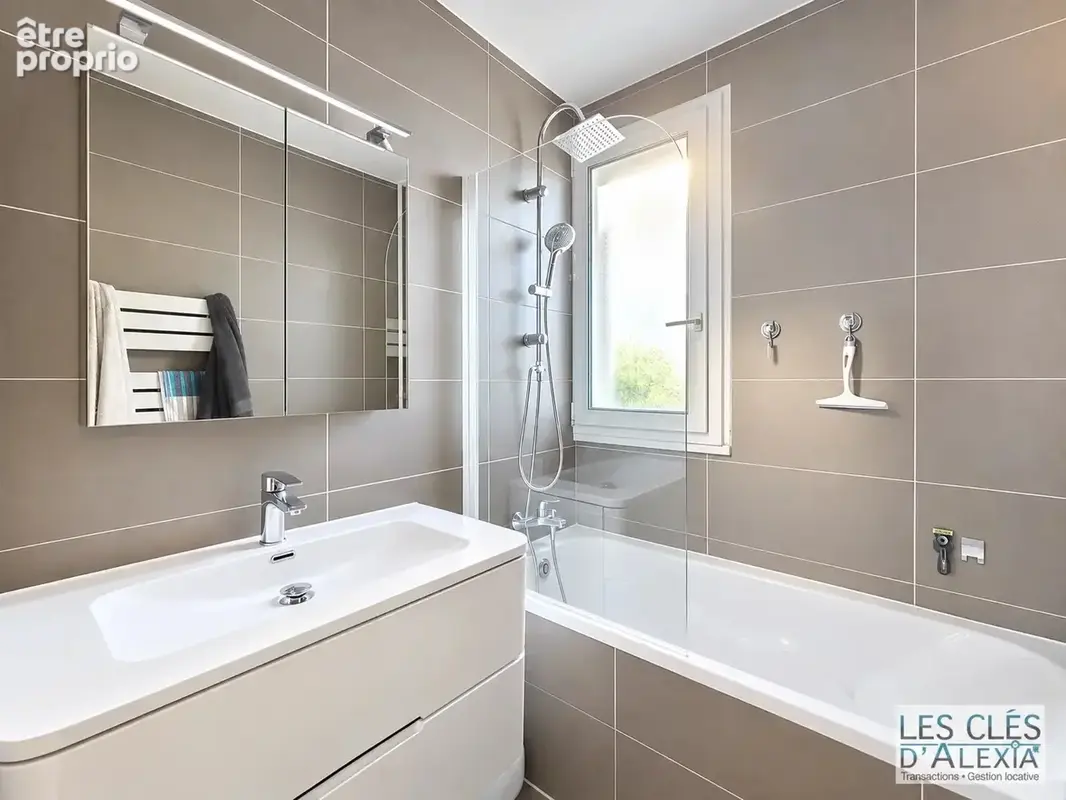 – t3 -villeurbanne - traversant de 58,31 m² – vue dégagée - photo 9