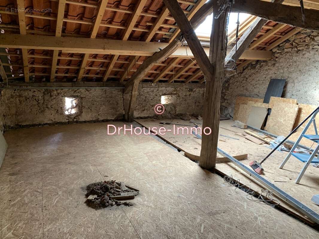 Maison à SAINT-PARDOUX-LA-RIVIERE