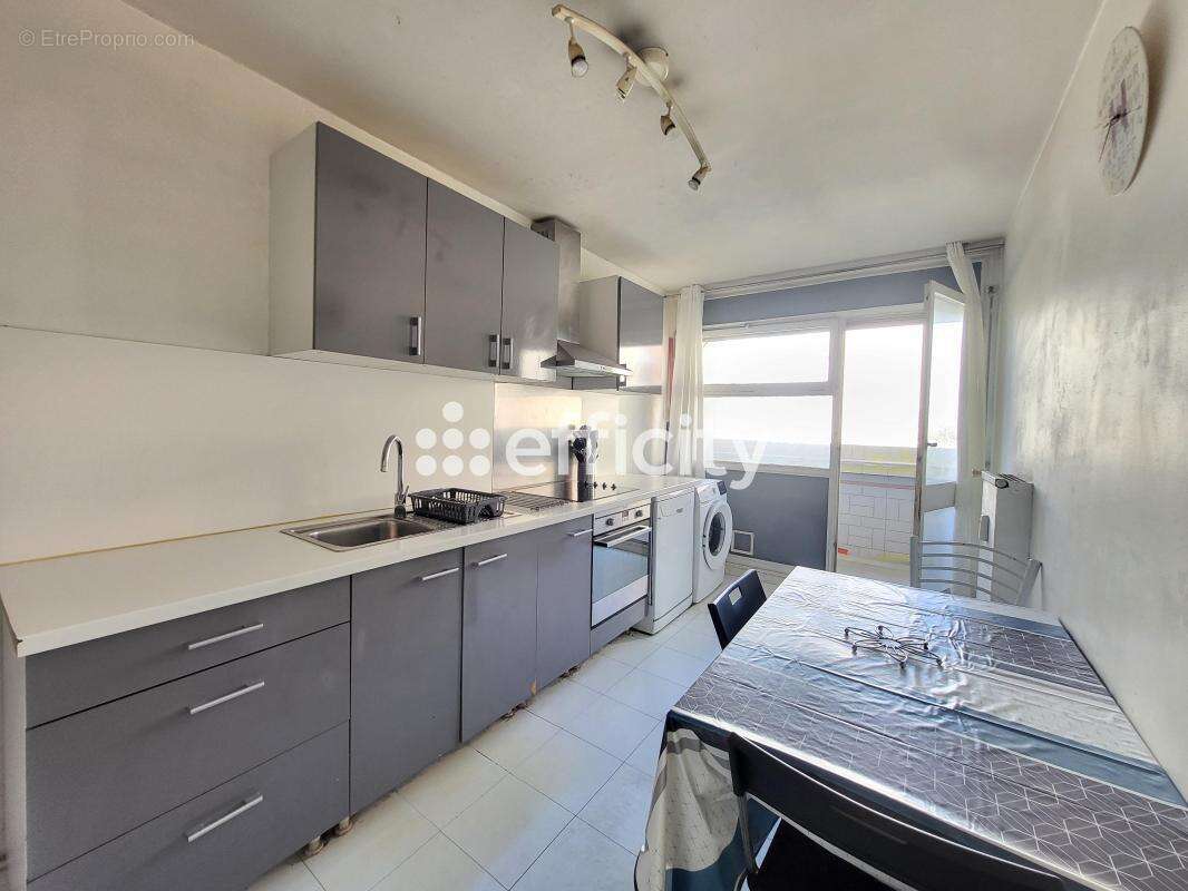 Appartement à PIERRE-BENITE