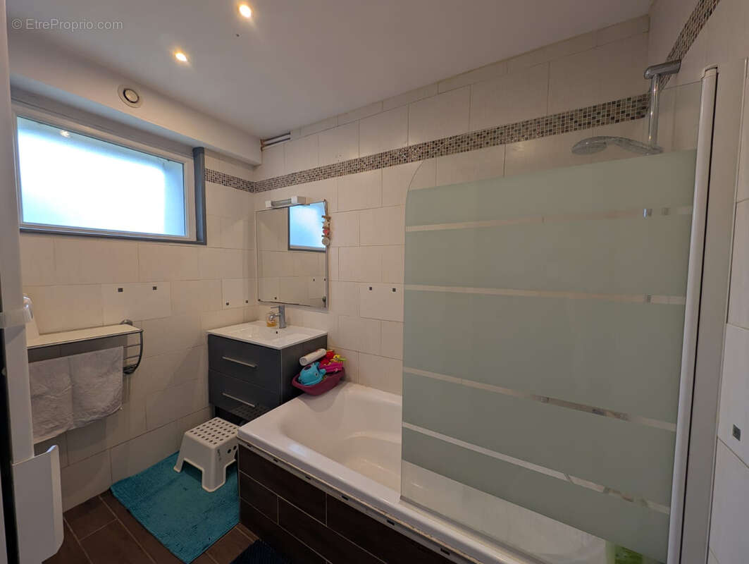 Maison à D'HUISON-LONGUEVILLE