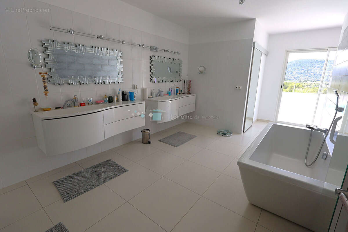 Maison à PEYMEINADE