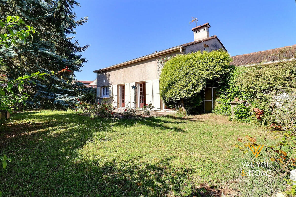 Maison à SAINT-GENIS-LAVAL