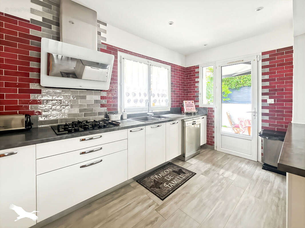 Maison La Penne-sur-Huveaune -112 m2 - 5 pièces - 3 Chambres + Jardin + Piscine - photo 7