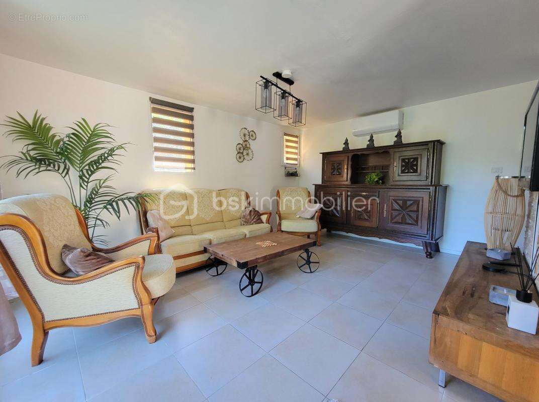 Maison à SOLLIES-TOUCAS