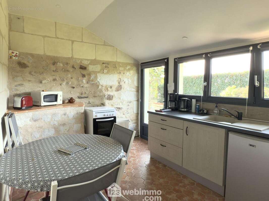 ? ainsi qu?une cuisine aménagée. - Maison à LA MENITRE