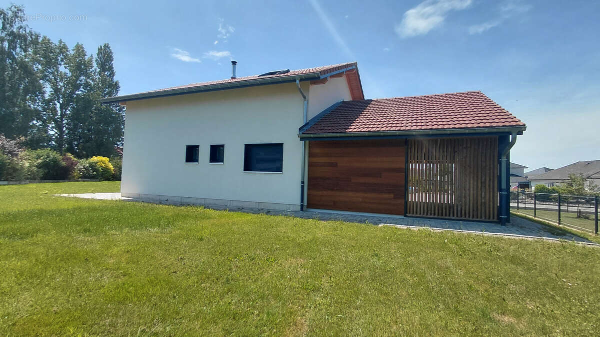 Maison à VERCEL-VILLEDIEU-LE-CAMP
