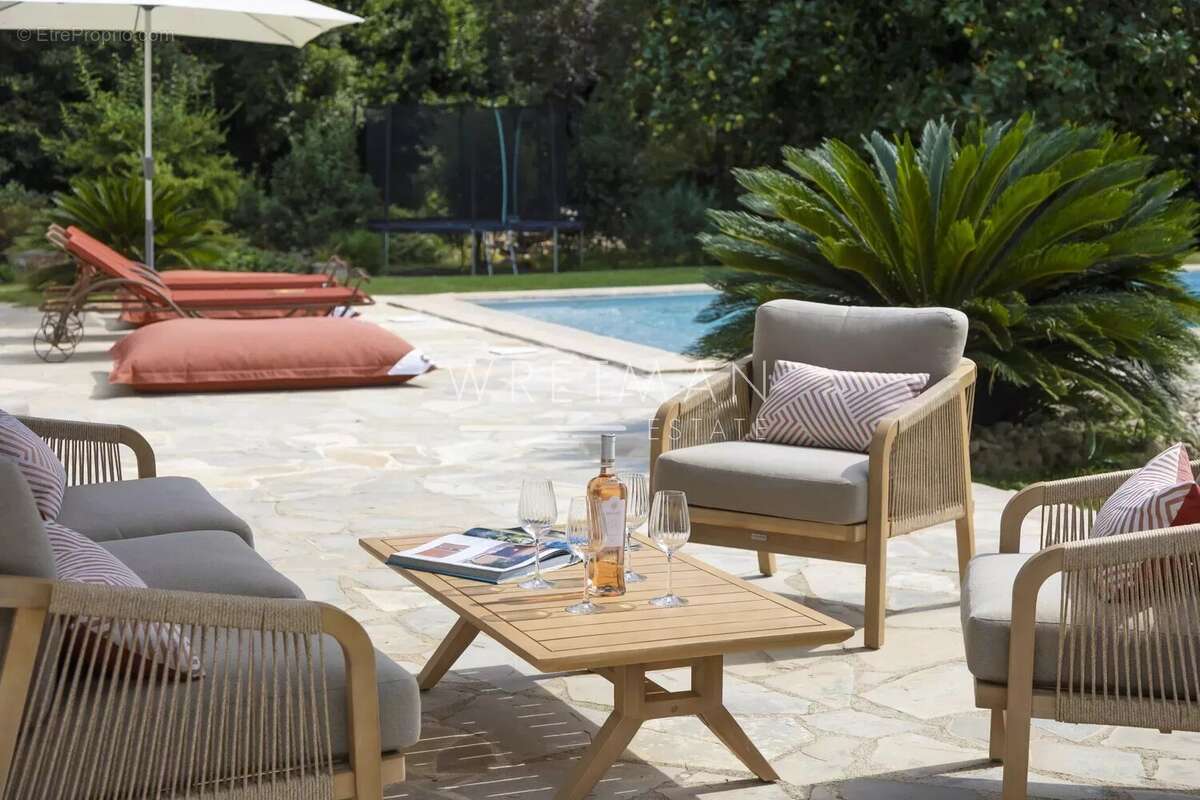 Maison à ROQUEFORT-LES-PINS