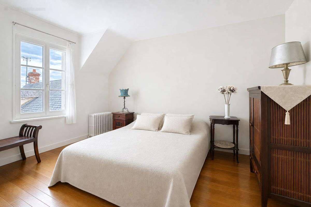 Maison de caractère de 7 pièces de 186 m² à Chécy - photo 9