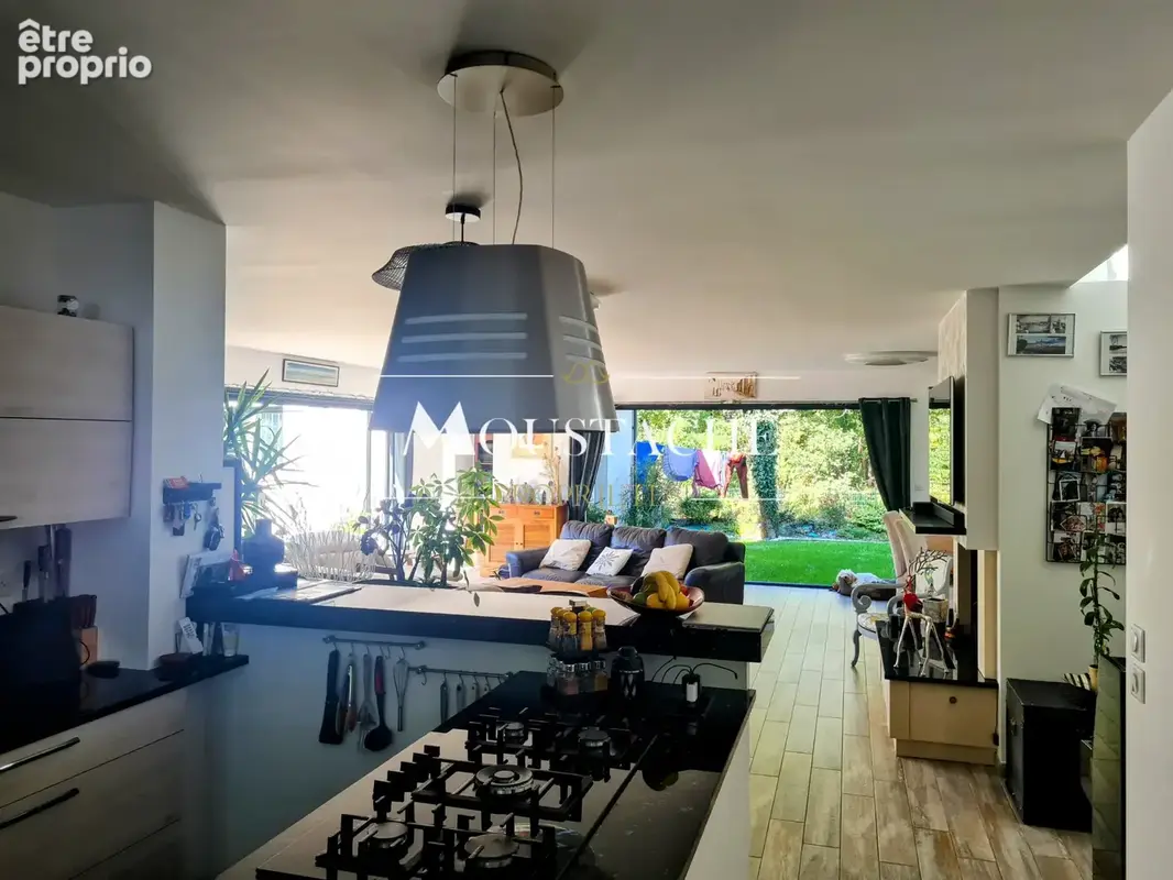 Superbe villa / maison contemporaine - avec piscine à 300m du centre-ville - - photo 6