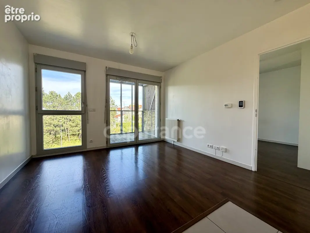 À vendre – Appartement 2 pièces dernier étage avec balcon, parking et prestations impeccables – Cergy - photo 3