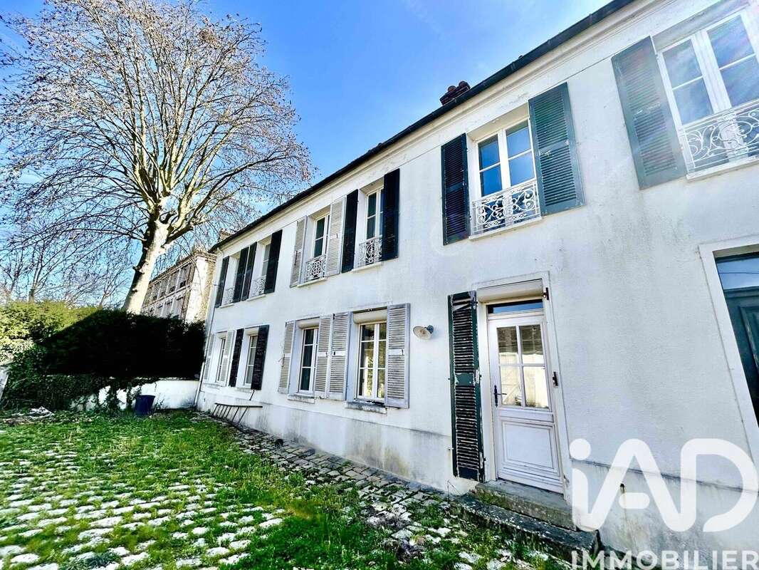 Photo 2 - Maison à URY