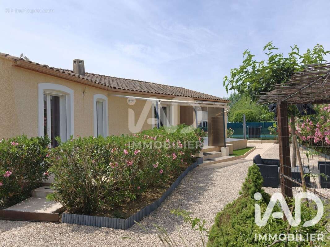 Photo 2 - Maison à SAINT-JULIEN-LES-ROSIERS