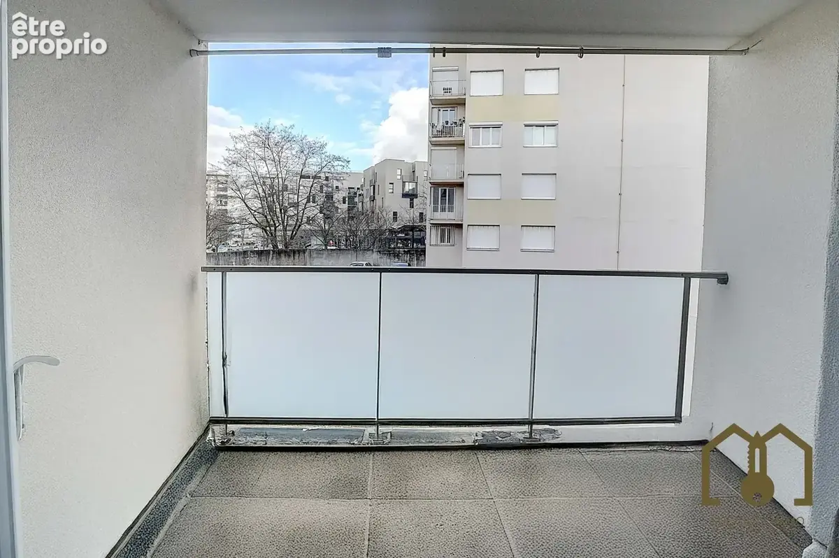 Appartement 62 m² à Saint-Priest  - photo 7