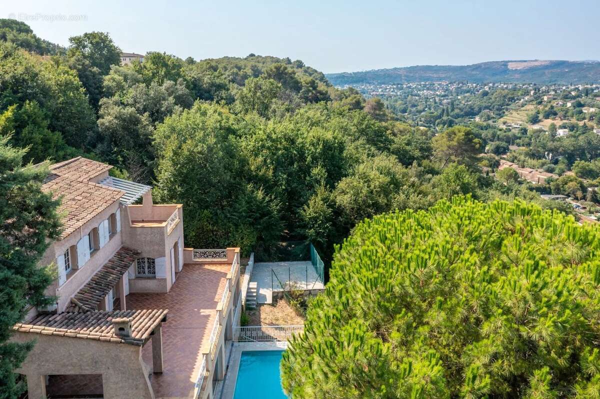À vendre – Spacieuse villa familiale avec piscine à Saint-Paul de Vence - photo 7
