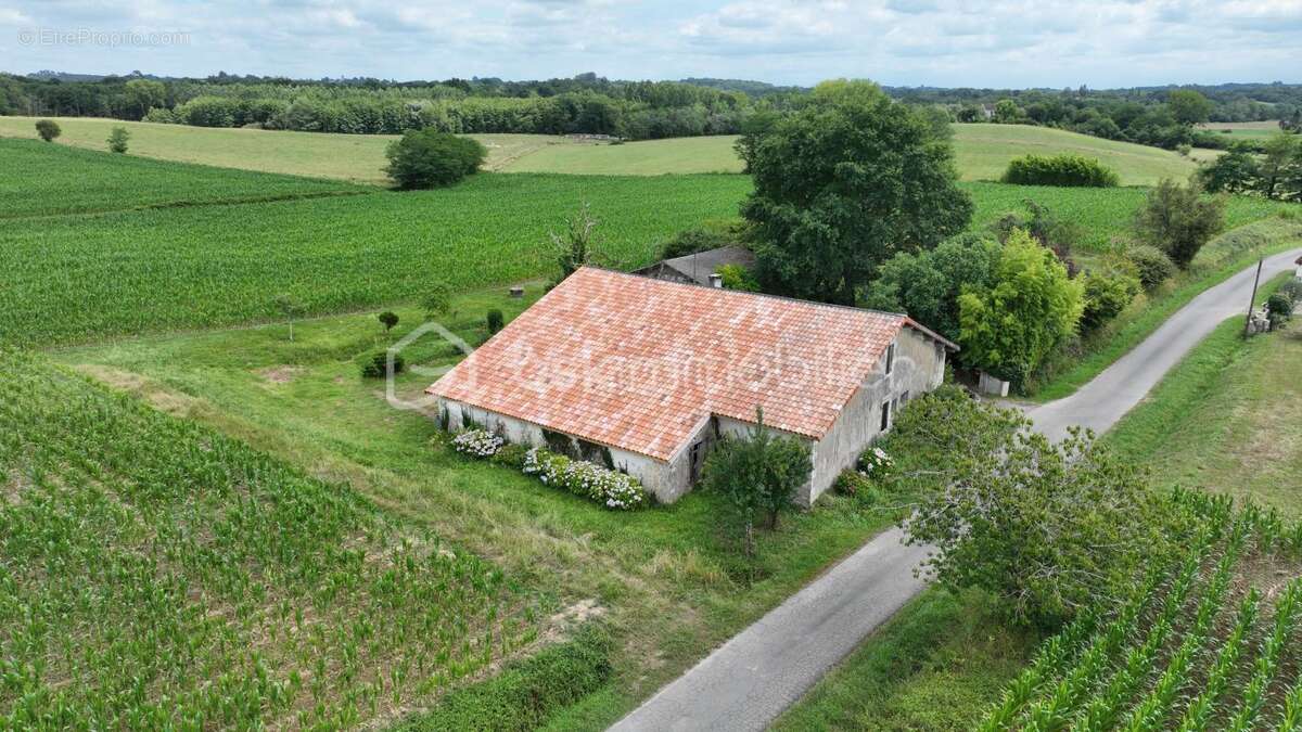Situé à la campagne, ancien corp de ferme à rénover - photo 14