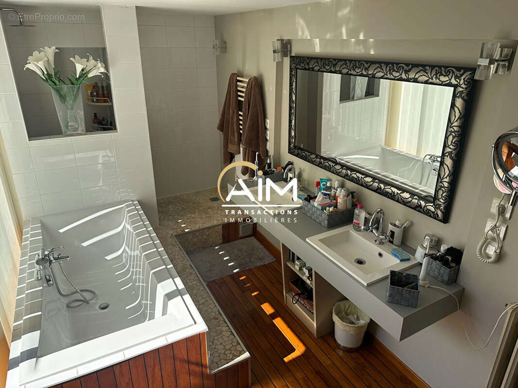 Maison à SAINT-ANTOINE-DU-ROCHER