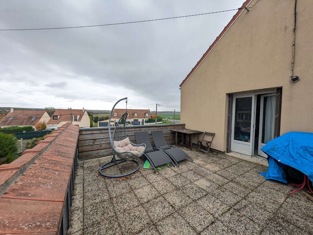 Maison à D'HUISON-LONGUEVILLE