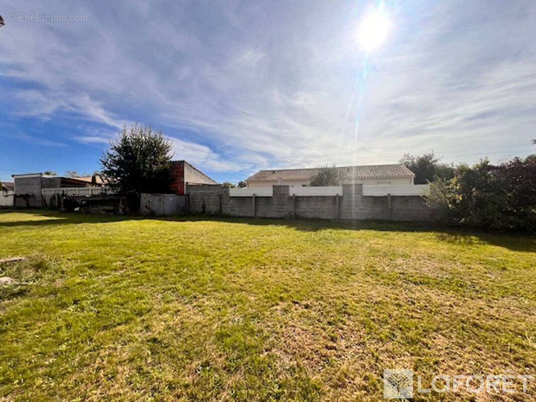 Terrain à SAINT-LOUBES