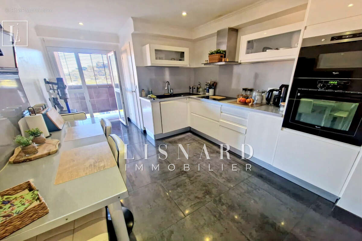 Appartement à VALLAURIS