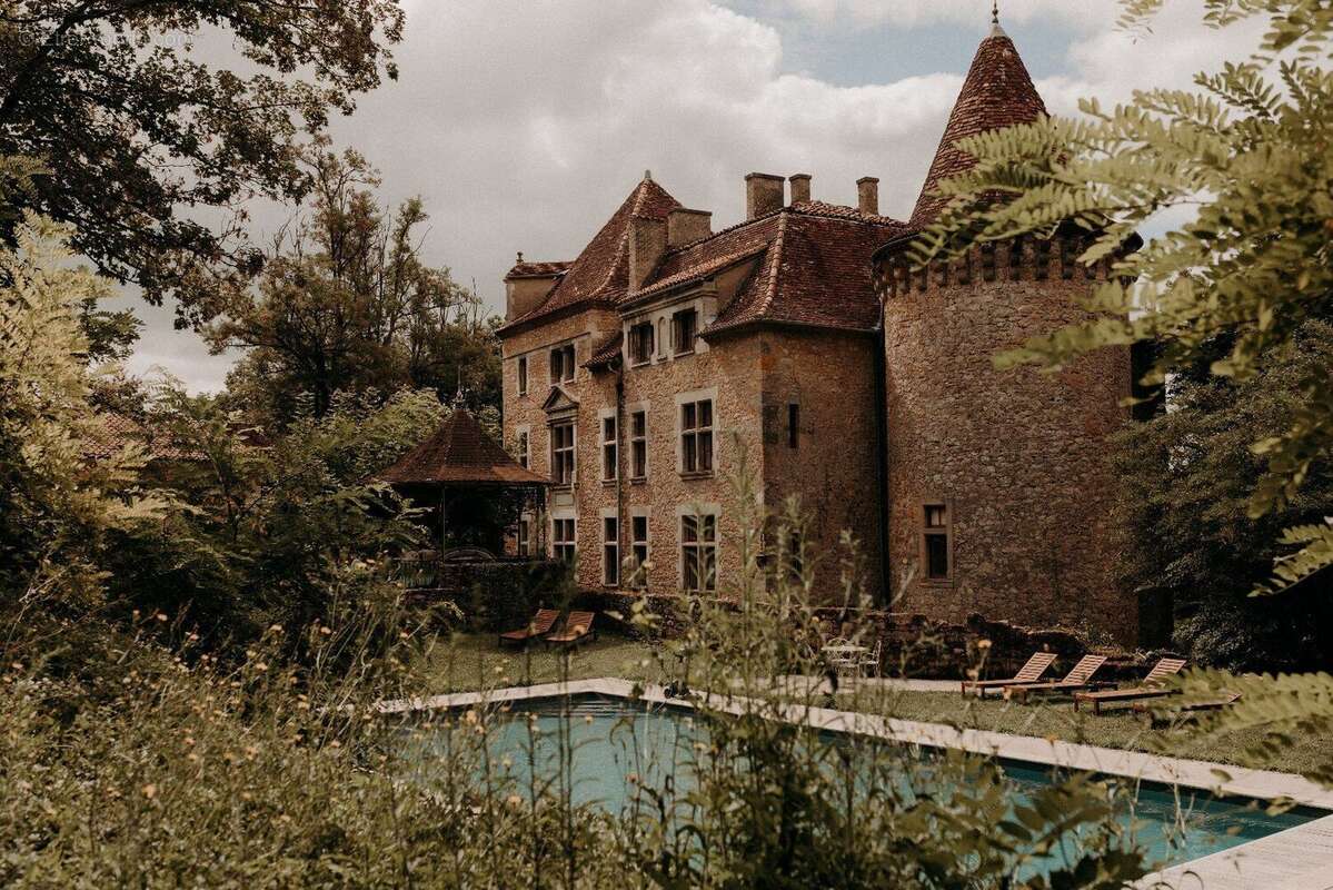 Château entierement renove - photo 3