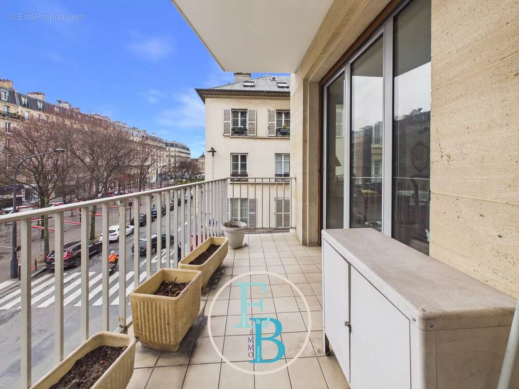 Appartement à PARIS-17E
