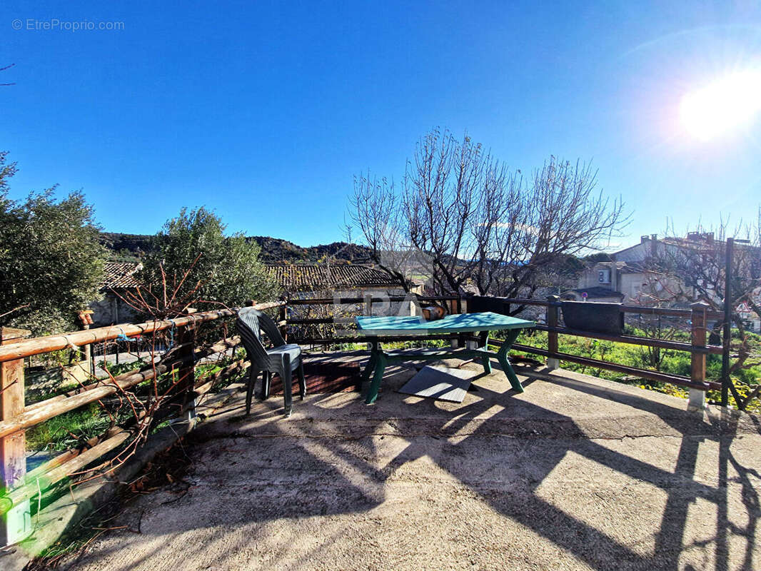 Maison à CHATEAUNEUF-VAL-SAINT-DONAT