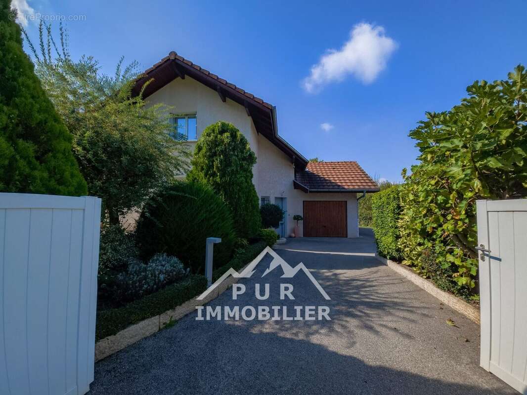 Maison à ETREMBIERES