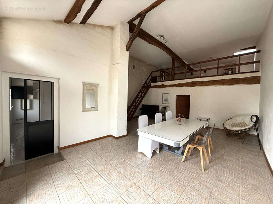 Belle ferme rénovée de 220 m² avec garages et dépendances - photo 7