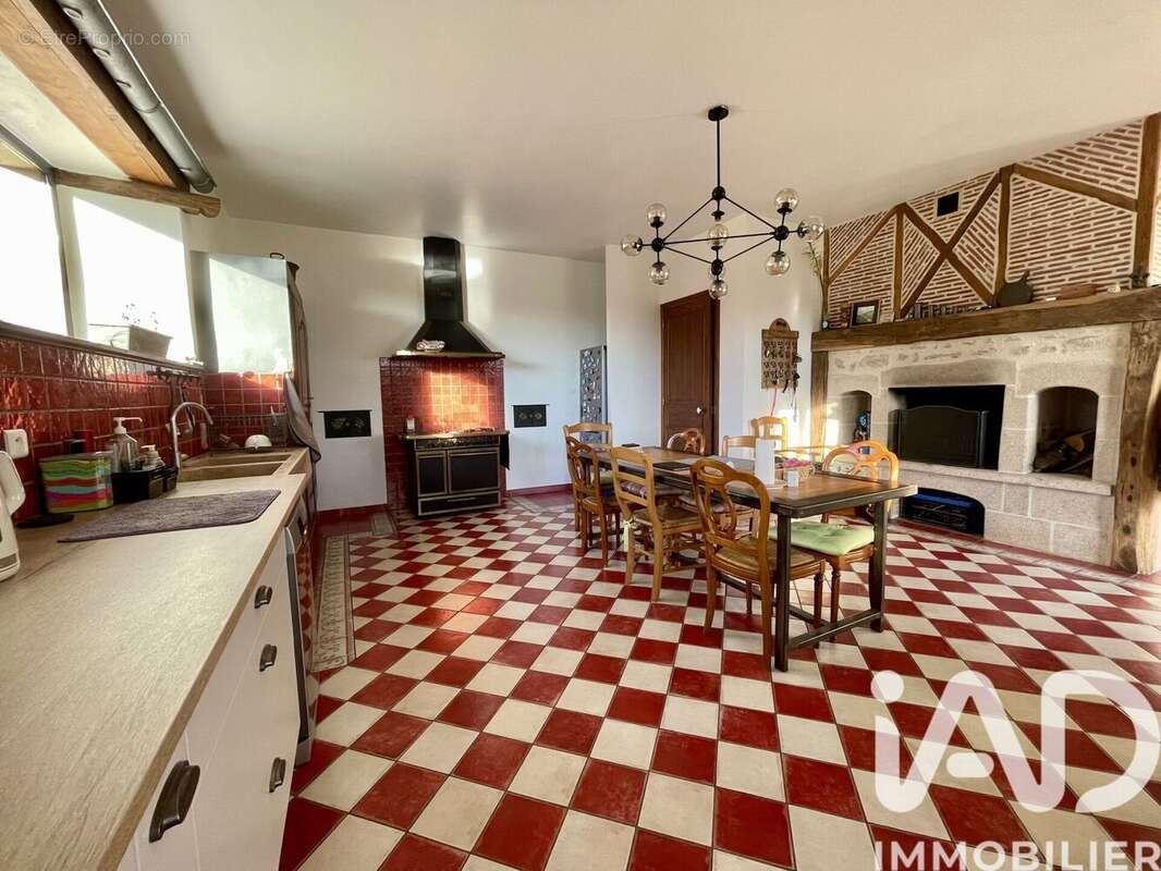 Maison 262 m² à Lauresses  - photo 2