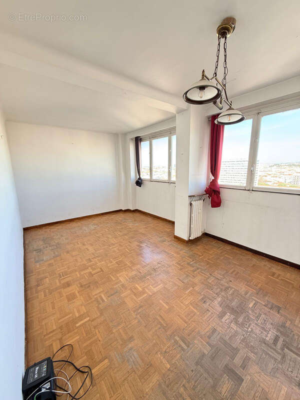 Appartement à MARSEILLE-5E