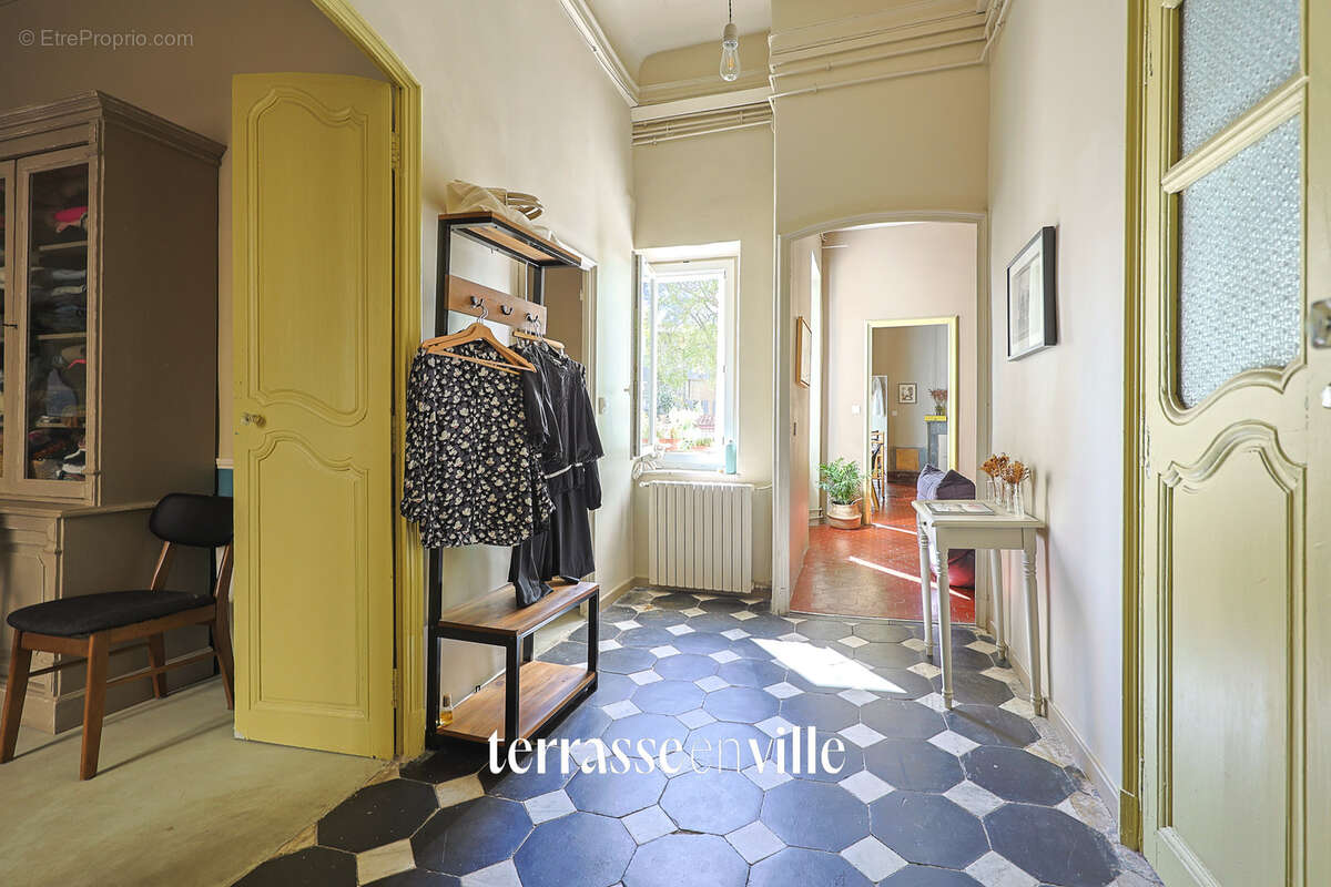 La ciotat   centre historique - grand duplex - t9 - 192 m2   5 ch - parcelle 350m2 - parking - 1 250 000€ - photo 3