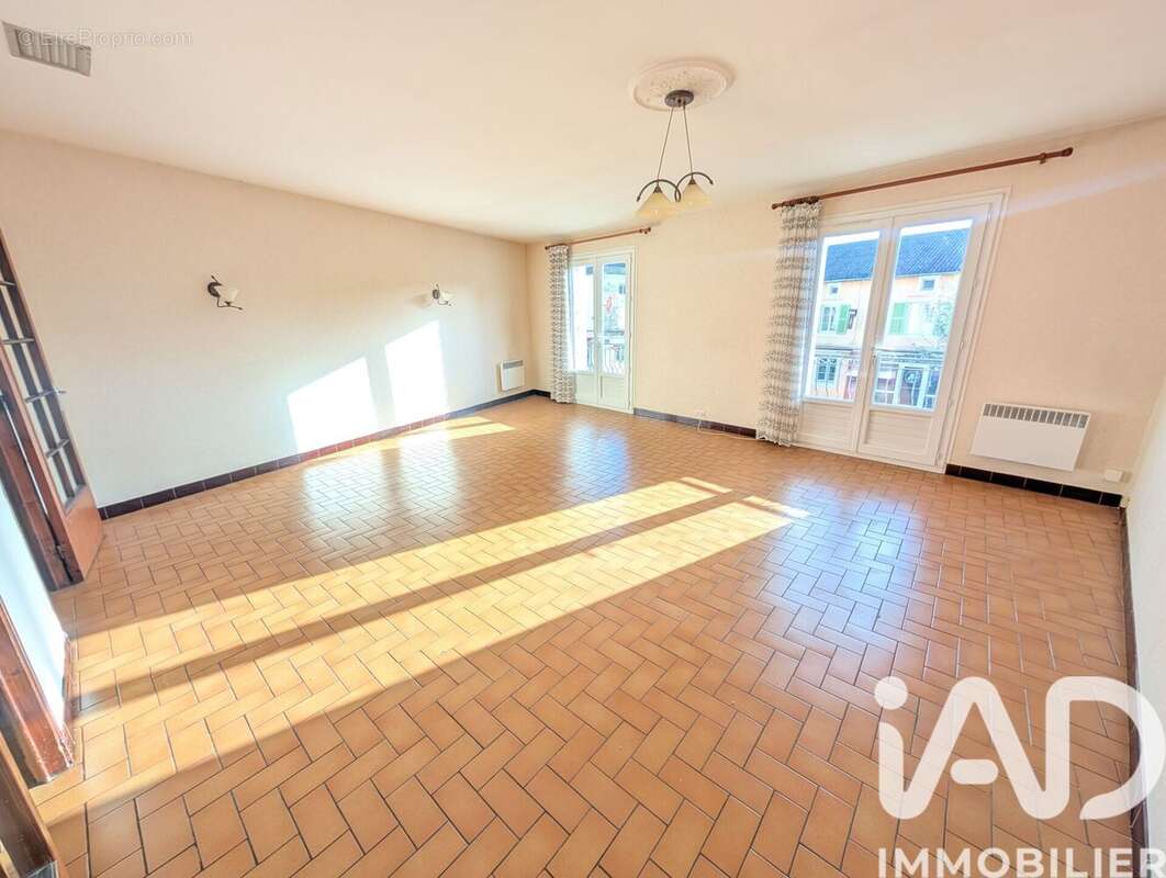 Photo 2 - Appartement à LUSSAC-LES-CHATEAUX