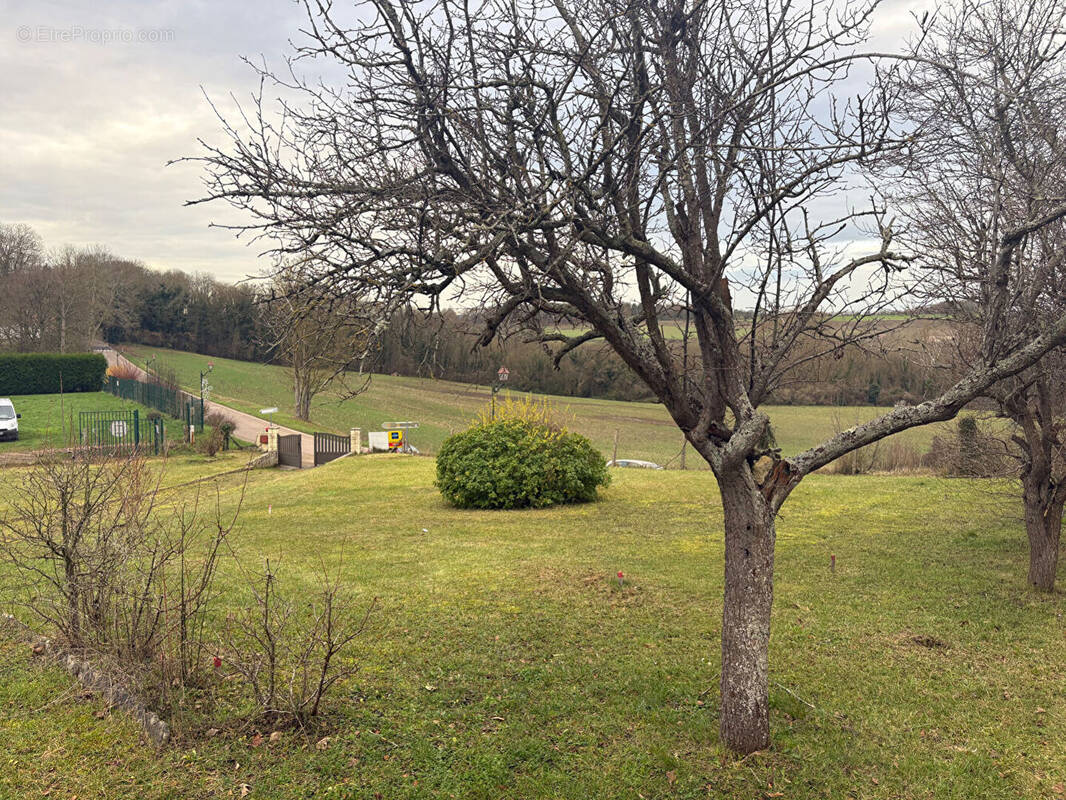 Terrain à TESSANCOURT-SUR-AUBETTE