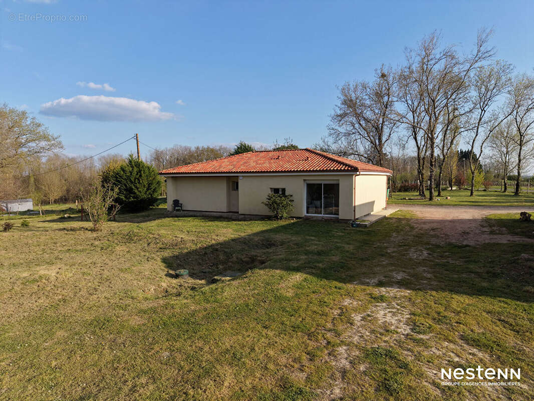 Maison à SAINTE-MAURE-DE-PEYRIAC