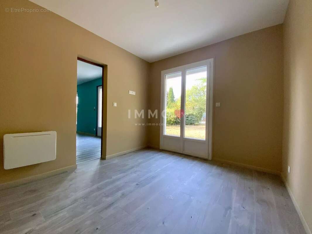 Maison de plain-pied rénovée – 3 chambres – Commerces et écoles à pied - photo 17