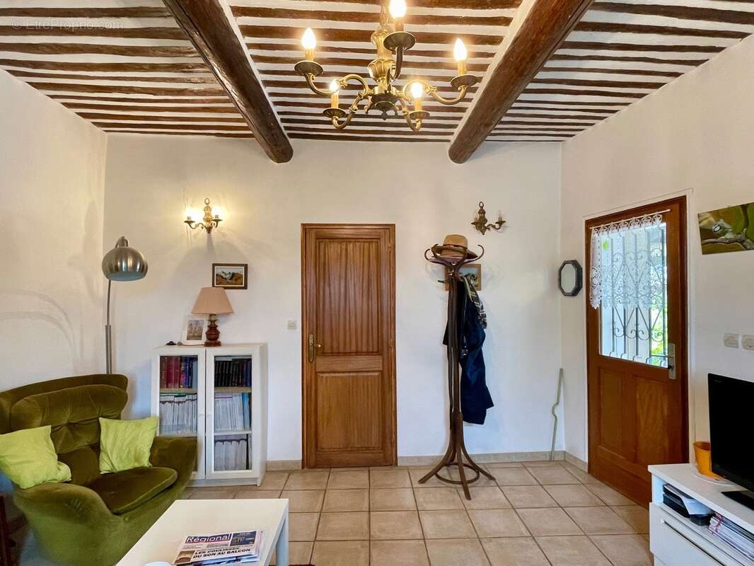 A vendre Bâtisse en pierre rénovée de 235 m² habitables et ses dépendances de 300 m2 - Terrain de 100 000,00 m² - photo 35