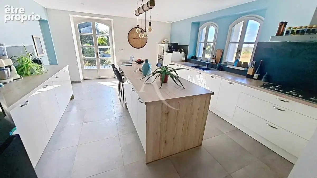 Bien d'exception au coeur d'Écuillé - plus de 300 m² rénovés avec des prestations remarquables - photo 8