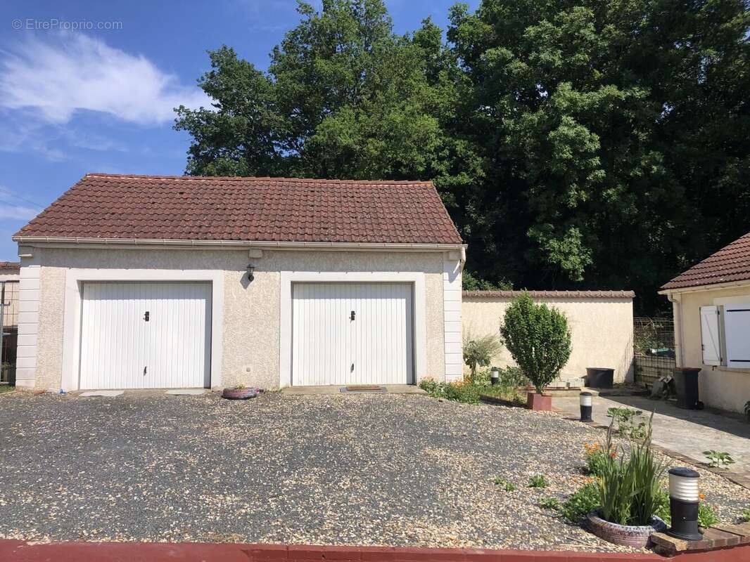 Maison à BAZOCHES-SUR-LE-BETZ