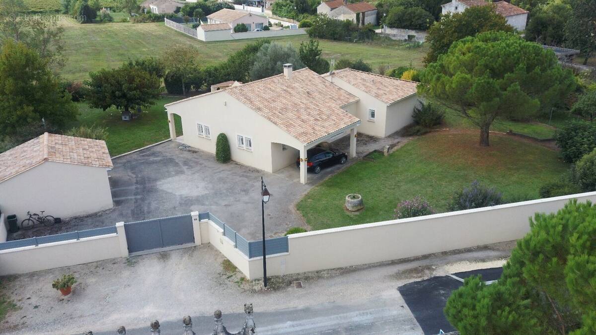 Maison à SAINT-MEME-LES-CARRIERES