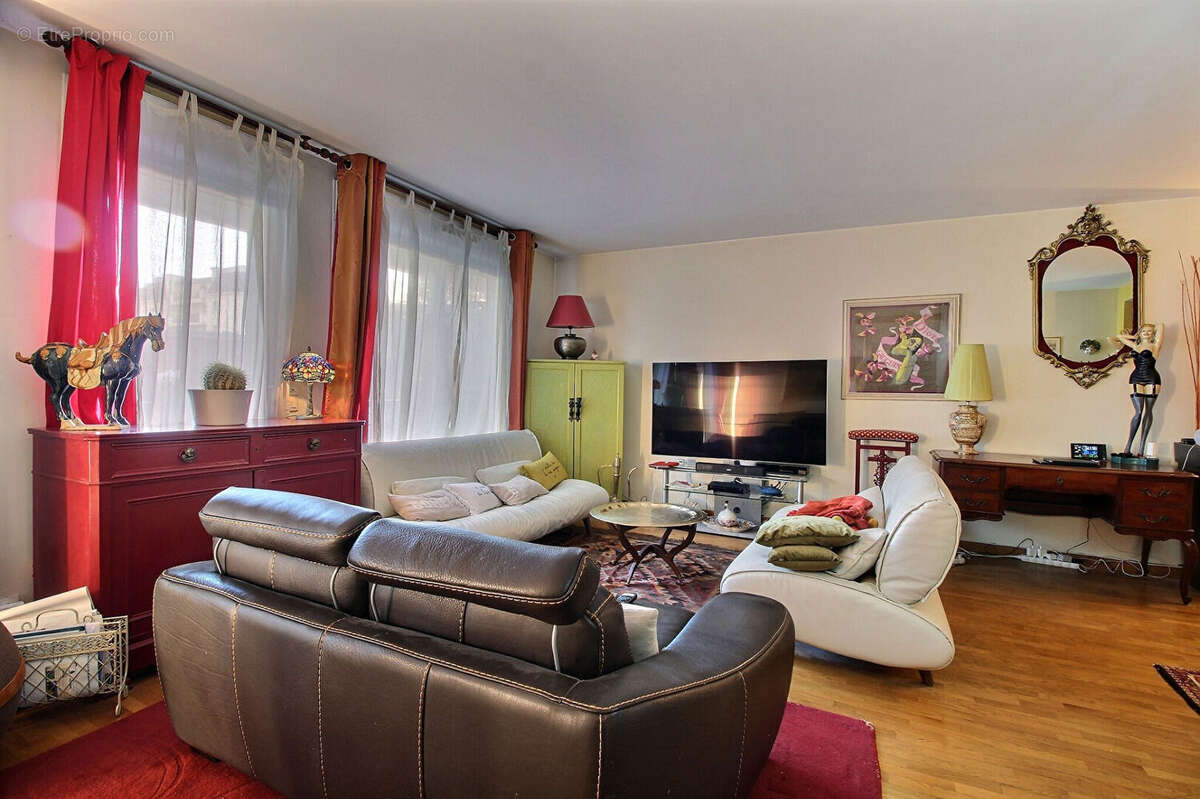 Appartement à LA GARENNE-COLOMBES